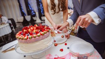 Заказать торт на свадьбу – настоящее украшение торжества